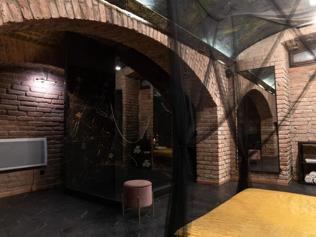 Bí Mật Thần Chú Tình Dục Được Tiết Lộ: Hành Trình Đáng Kinh Ngạc Của Tôi Tại Candyshop Prague